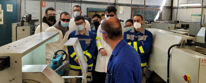 alumnat-2n-cfgs-quimica-industrial-dual-grup-basf-participa-demostracio-maquines-eines-02